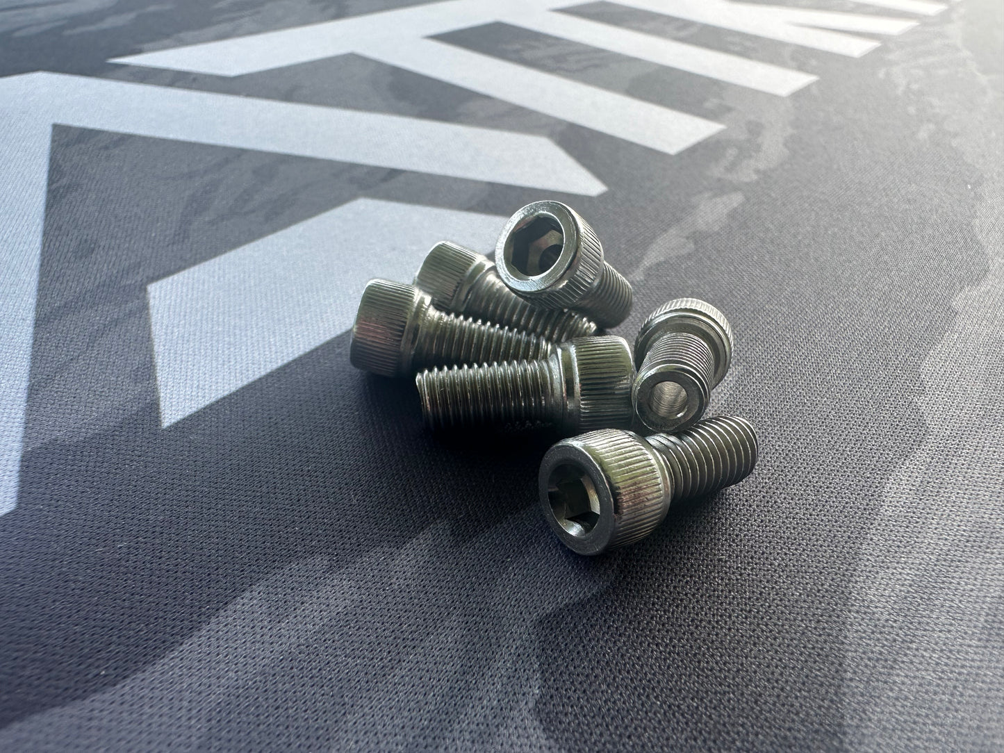 HOLLOW VASA SCREW